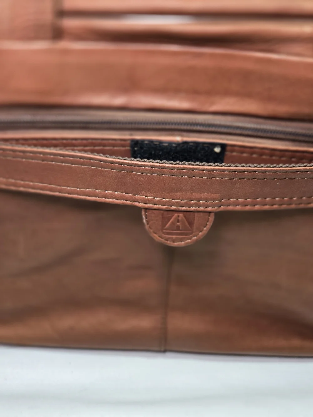 Vintage Avenues Colombian Saddle Leather Messenger Briefcase Business Travel Bag
